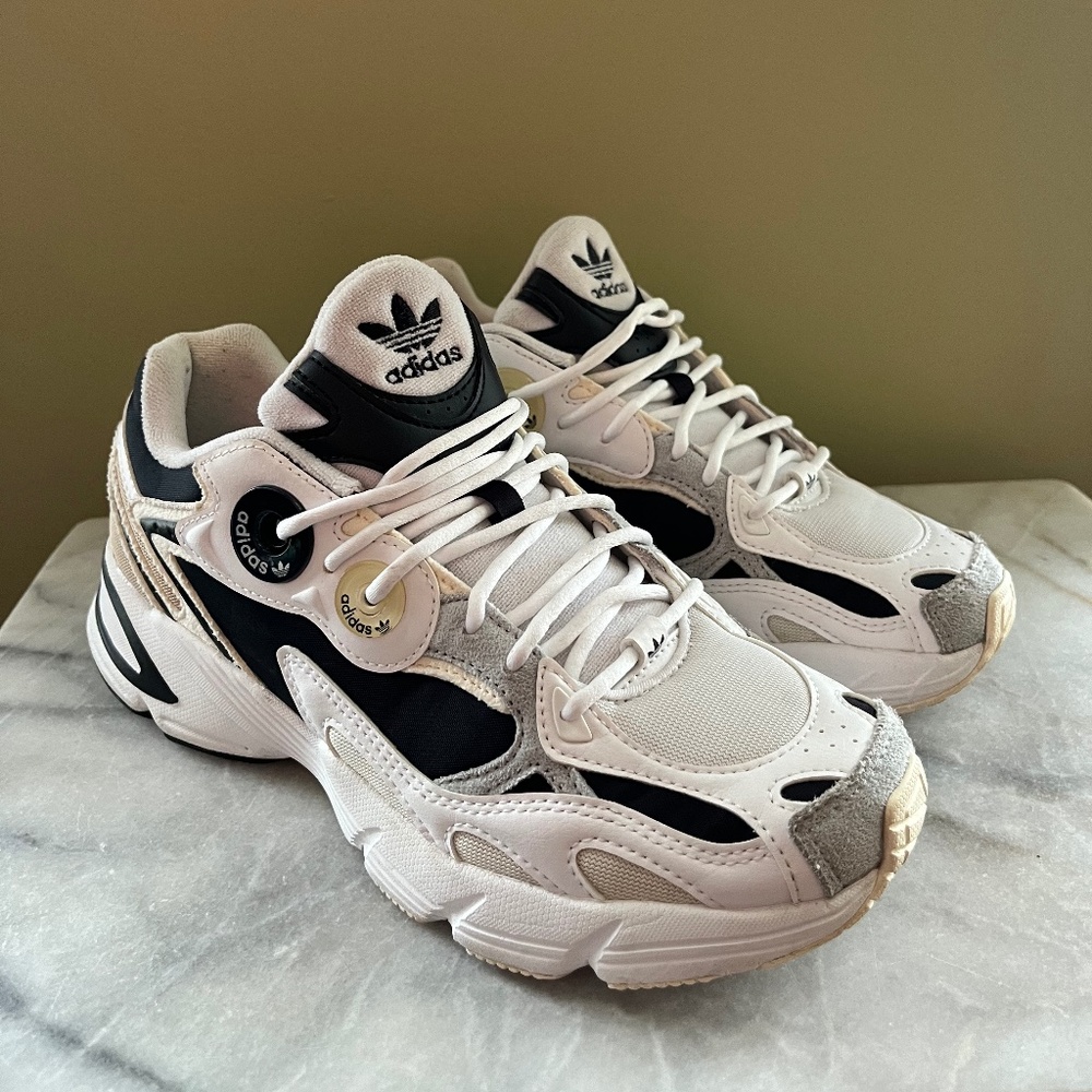 Adidas Astir Black/Cream Women’s Size 7.5